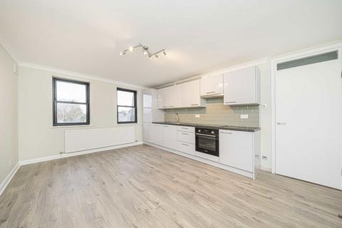 2 bedroom flat to rent, Station Road, Hampton TW12