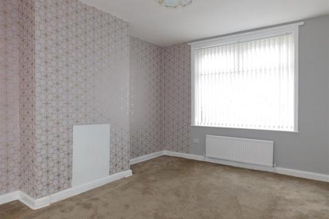 3 bedroom terraced house to rent, Avondale Avenue, Bury