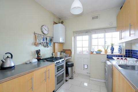 2 bedroom flat to rent, Tollington Park London N4