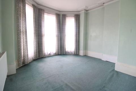 1 bedroom flat for sale, Upperton Gardens, Eastbourne BN21