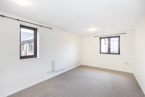 2 bedroom flat to rent, Riverside Close, London E5