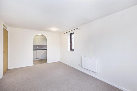 2 bedroom flat to rent, Riverside Close, London E5