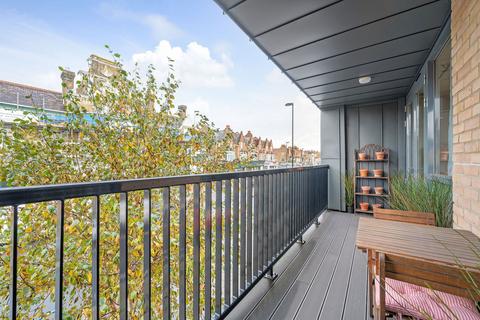 2 bedroom apartment for sale, Brockley Road, London SE4