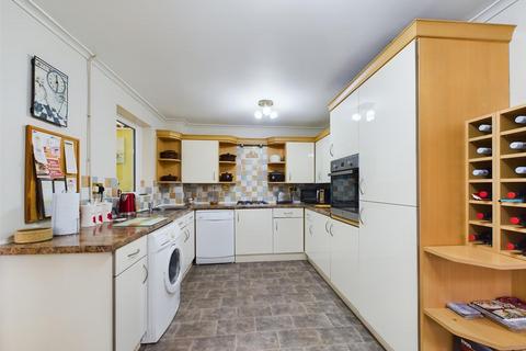 3 bedroom end of terrace house for sale, Birch Walk, Porthcawl CF36