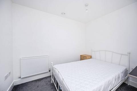 Studio to rent, Christian Street, E1, Aldgate, London, E1