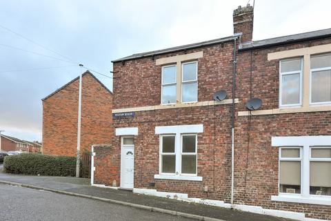 3 bedroom end of terrace house to rent, Wordsworth Street, Gateshead NE8