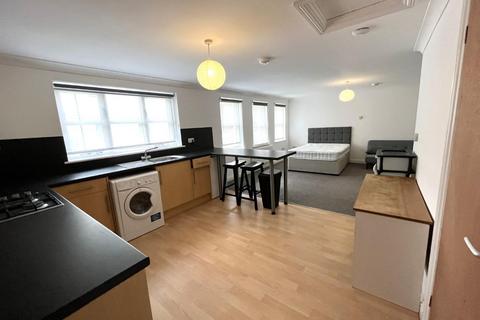 1 bedroom flat to rent, The Moor, Falmouth