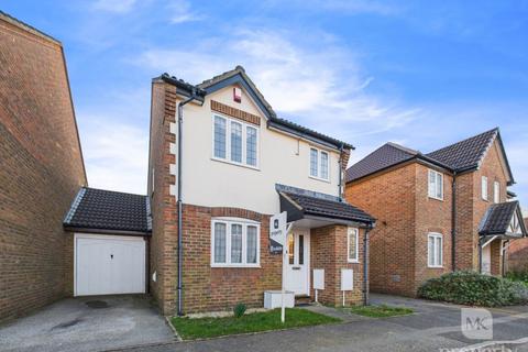 3 bedroom detached house to rent, Prentice Grove, Milton Keynes MK5