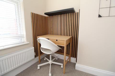 2 bedroom flat to rent, Denman Street, Nottingham NG7