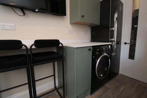 2 bedroom flat to rent, Denman Street, Nottingham NG7