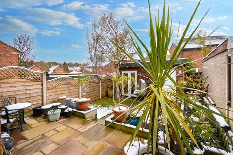 6 Ledbury Green, Leeds, LS10 4RY