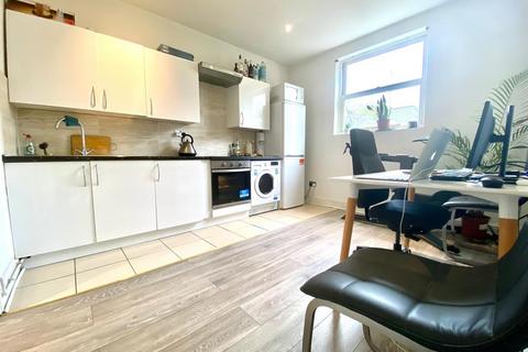 1 bedroom flat to rent, Fellows Road, London