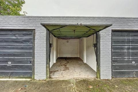 Garage to rent, Delamere Gardens, Waghorn Road, ME6