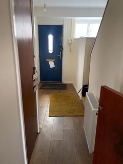 2 bedroom flat to rent, Barking, IG11