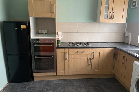 2 bedroom flat to rent, Barking, IG11