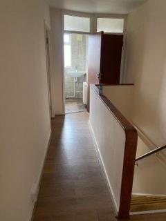 2 bedroom flat to rent, Barking, IG11