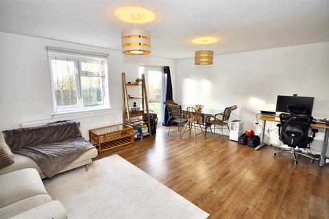 2 bedroom flat to rent, Crown Way, Leamington Spa