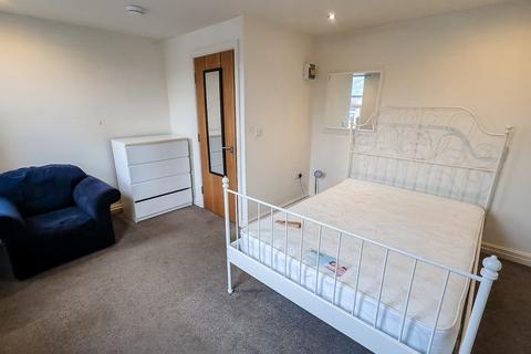 1 bedroom in a house share to rent, Davenport Avenue, Manchester, M20 3ET