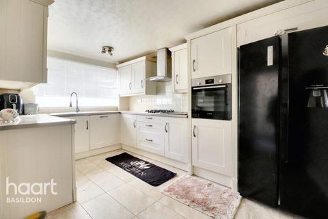 4 bedroom end of terrace house for sale, Little Oxcroft, Basildon