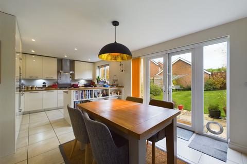 4 bedroom detached house for sale, Meadow Bank, Towcester, NN12