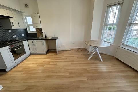 1 bedroom flat for sale, 6-8 Roebuck Lane, Sale