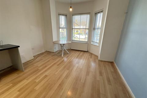 1 bedroom flat for sale, 6-8 Roebuck Lane, Sale