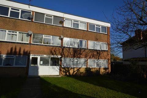 3 bedroom flat for sale, Lindiswara Court, Watford Road, Croxley Green