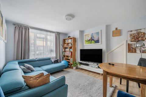 2 bedroom flat for sale, Canada Road, Acton