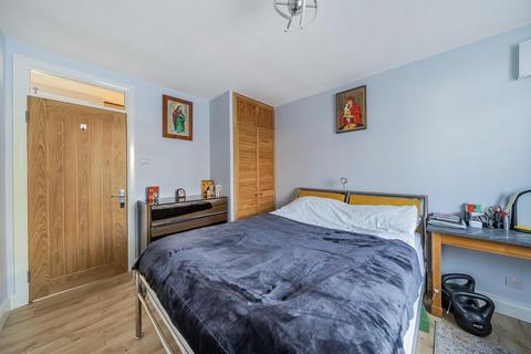 2 bedroom flat for sale, Canada Road, Acton