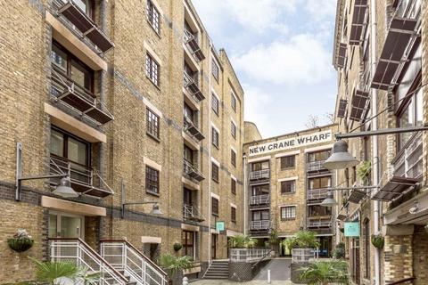 3 bedroom flat to rent, New Crane Place, London E1W