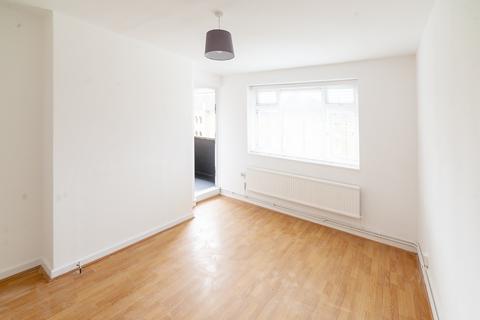 3 bedroom flat to rent, Ainsworth Road, London E9