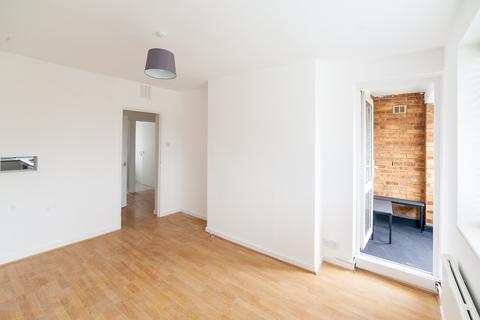 3 bedroom flat to rent, Ainsworth Road, London E9