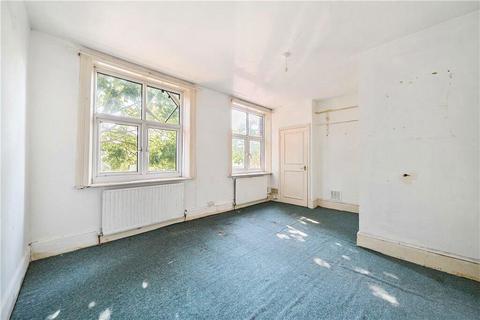 2 bedroom flat for sale, Cedars Road, Hampton Wick, Kingston upon Thames, KT1 4BE