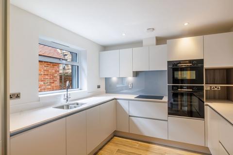 2 bedroom mews for sale, Tilburstow Hill Road, Godstone RH9