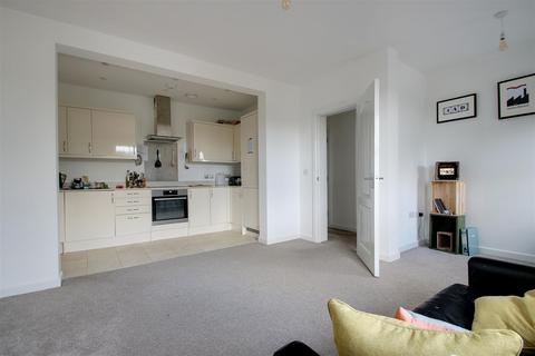 2 bedroom apartment to rent, Western Road, Tring