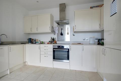 2 bedroom apartment to rent, Western Road, Tring