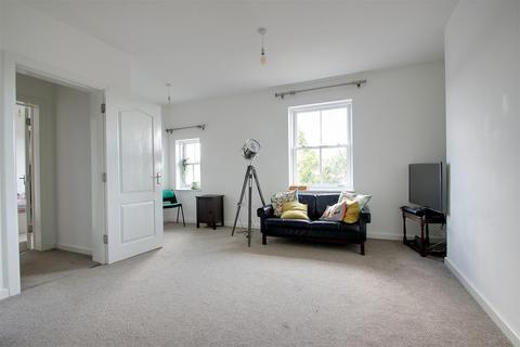 2 bedroom apartment to rent, Western Road, Tring