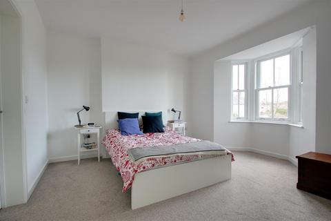 2 bedroom apartment to rent, Western Road, Tring