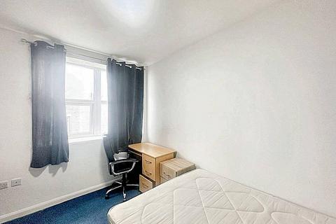 Studio to rent, Millstone Lane, Leicester LE1