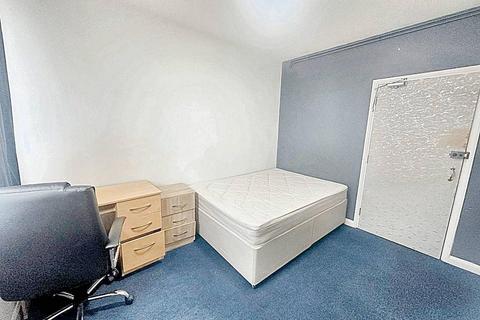 Studio to rent, Millstone Lane, Leicester LE1