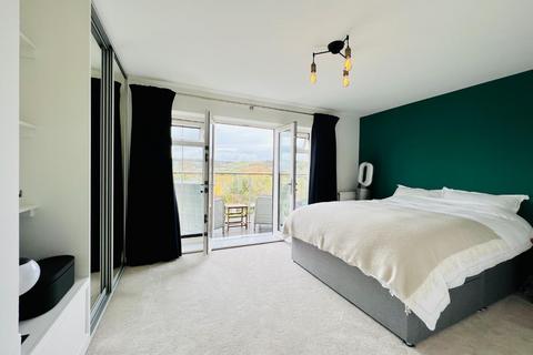 16 Castle View, Hythe, CT21 4BF