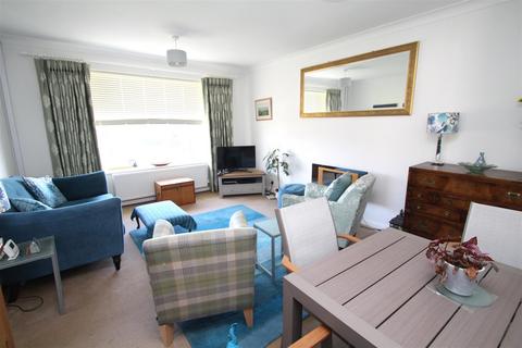 2 bedroom apartment to rent, Ruston Avenue, Rustington