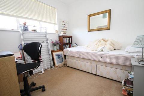 2 bedroom apartment to rent, Ruston Avenue, Rustington