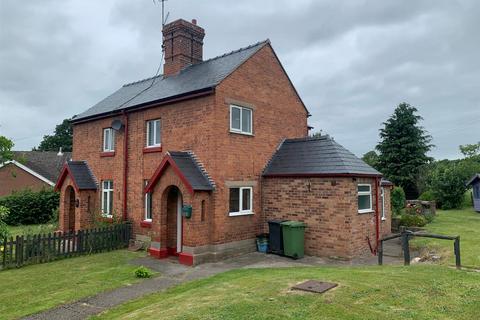 3 bedroom semi-detached house to rent, Platt Bridge, Ruyton XI Towns