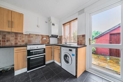 3 bedroom terraced house to rent, Ridge Way Crayford DA1