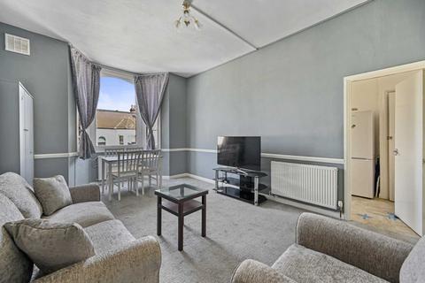 2 bedroom flat to rent, Ormiston Grove, Shepherds Bush, London W12 0JT