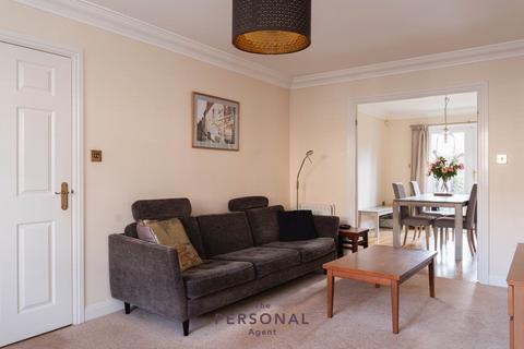 4 bedroom detached house to rent, Monro Place, Epsom