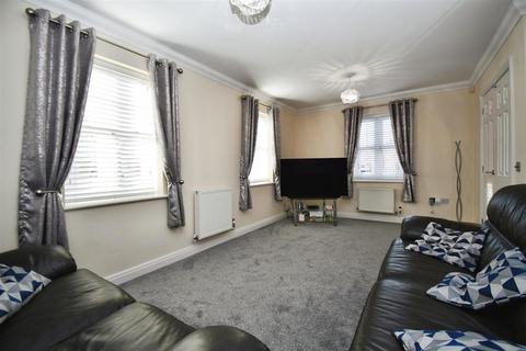 4 bedroom end of terrace house for sale, Pools Brook Park, Kingswood, Hull