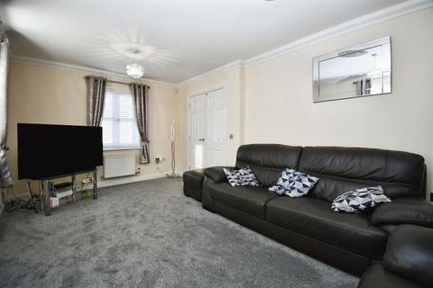 4 bedroom end of terrace house for sale, Pools Brook Park, Kingswood, Hull