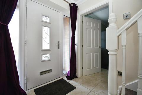 4 bedroom end of terrace house for sale, Pools Brook Park, Kingswood, Hull